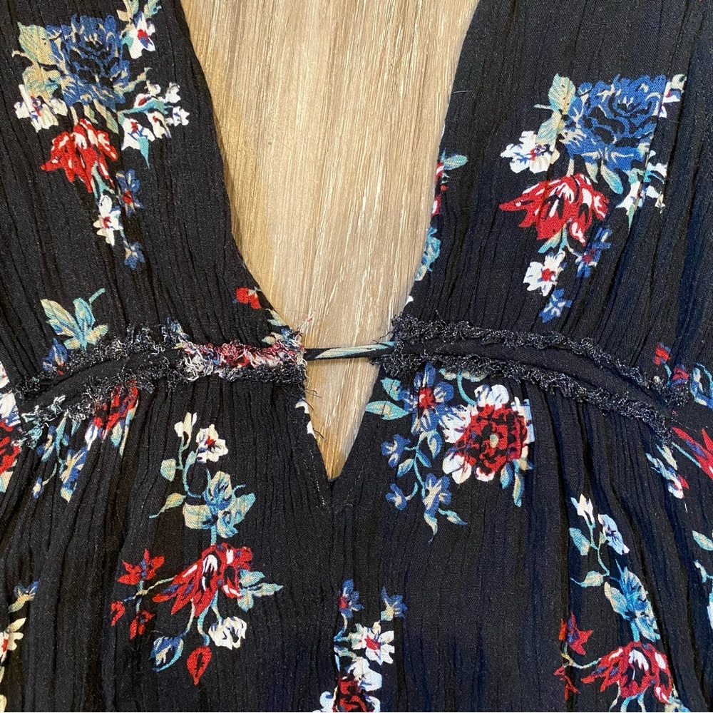 American Threads Low Cut Flowy Floral Dress - Size Small - Picture 8 of 16
